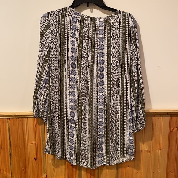 Woman’s top good condition - Picture 3 of 3